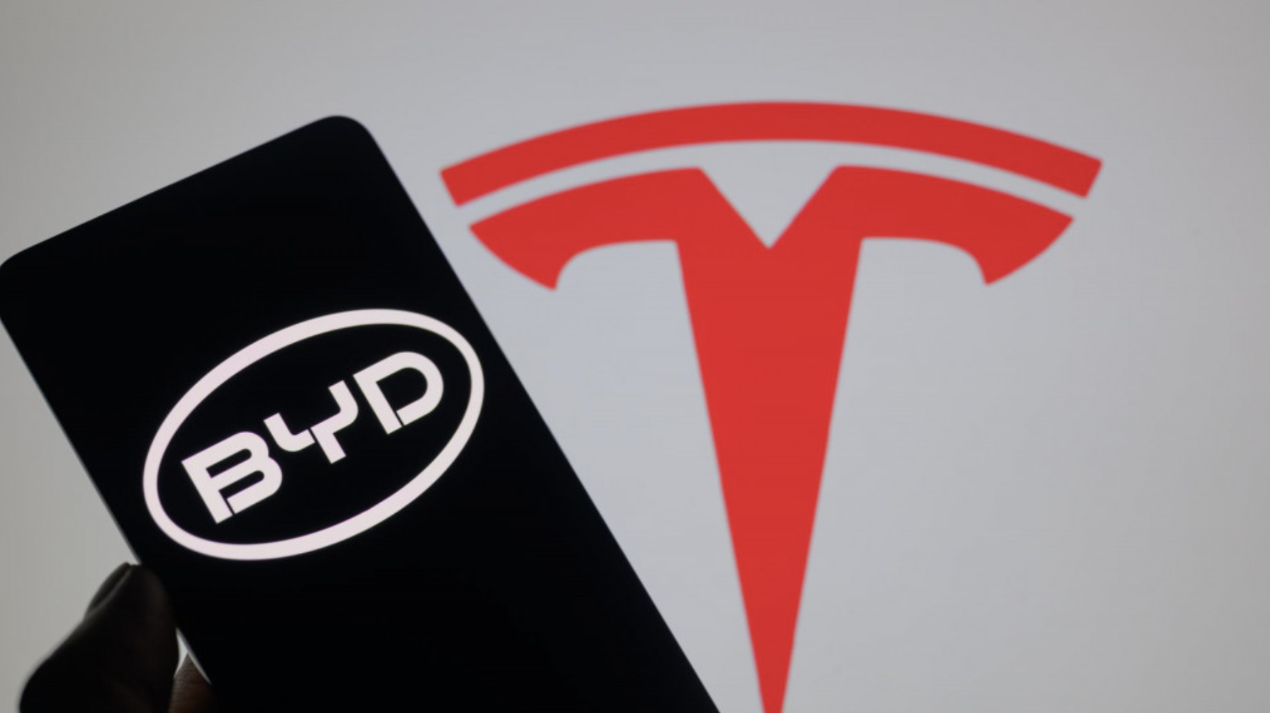 La china BYD avanza en Europa: ‘Nuestro enemigo no es Tesla, sino los autos a gasolina’