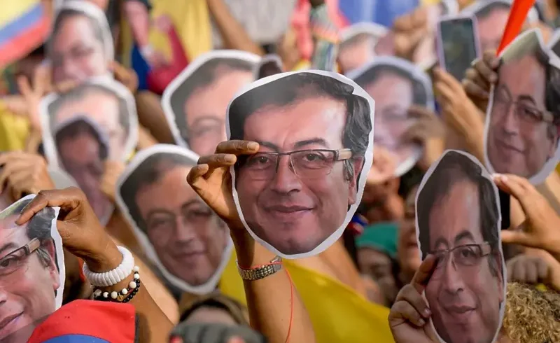 Petro está terminando su mandato con una popularidad “alta e inusual” en Colombia