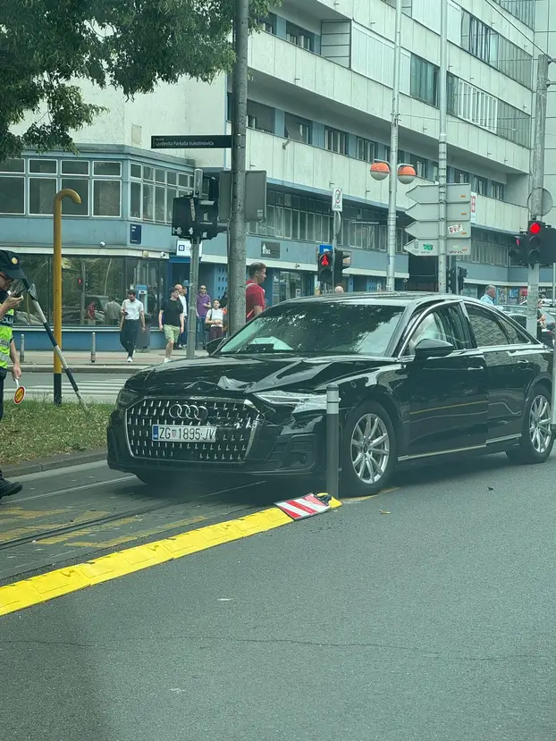 La limusina blindada de Plenković sufre un accidente en el centro de Zagreb