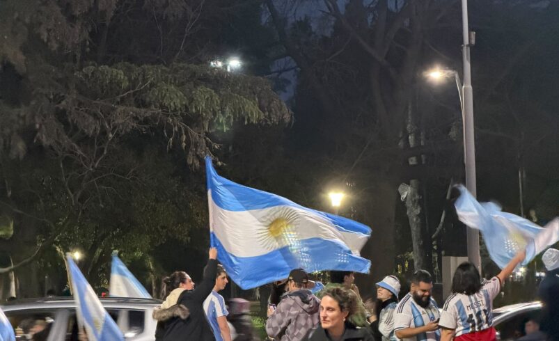 Rosario, la ciudad natal de Messi y Carlovich, late al ritmo del balón
