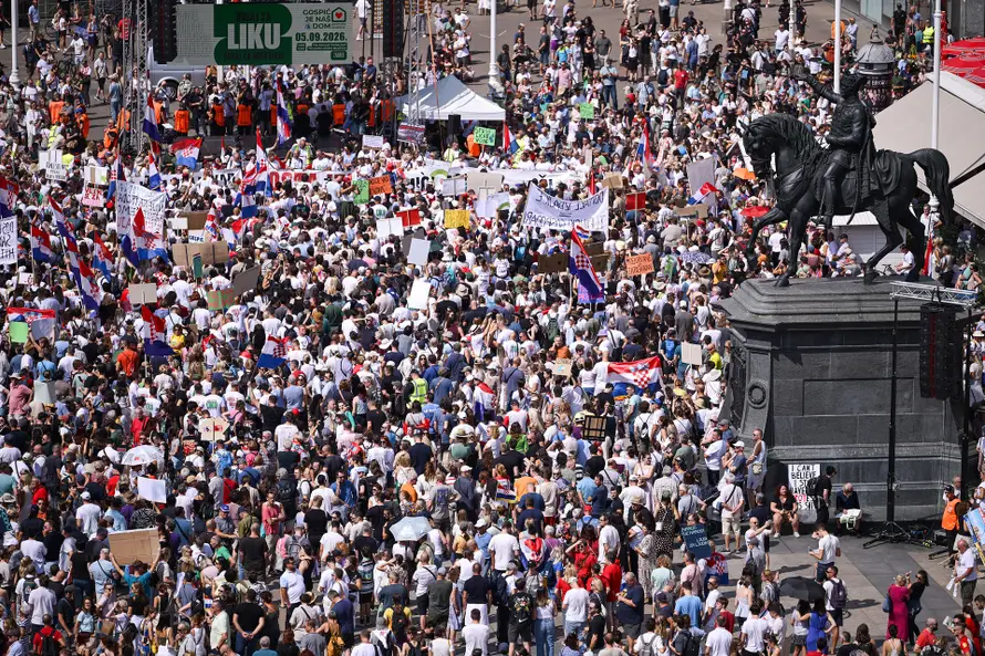 Miles protestan en Zagreb por residuos peligrosos enterrados en el centro de Croacia