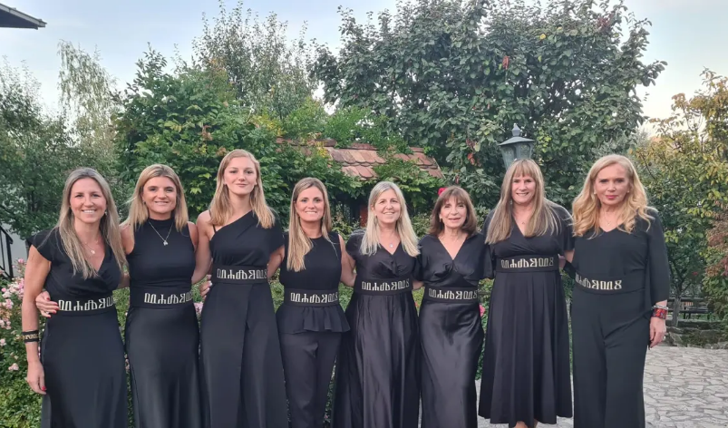 La klapa argentina Valovi protagonizó una gira musical marcada por el reencuentro con sus raíces